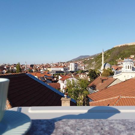 L'Hotel Prizren Esterno foto