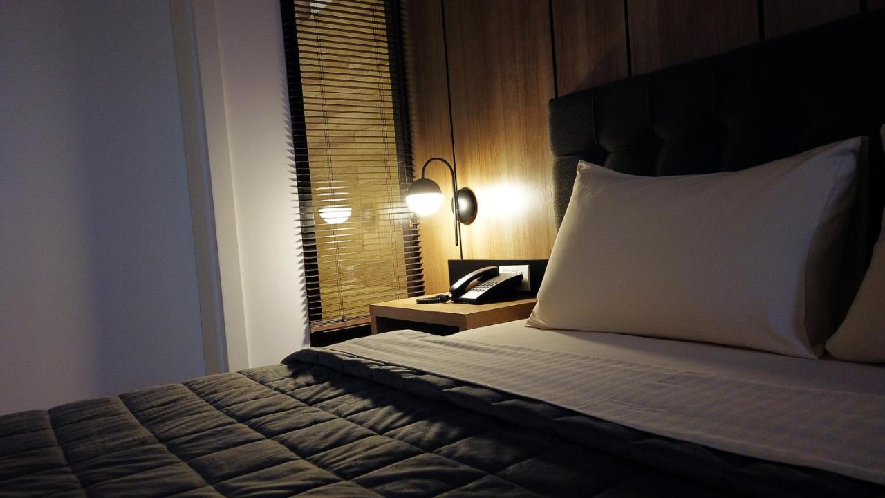L'Hotel Prizren Esterno foto