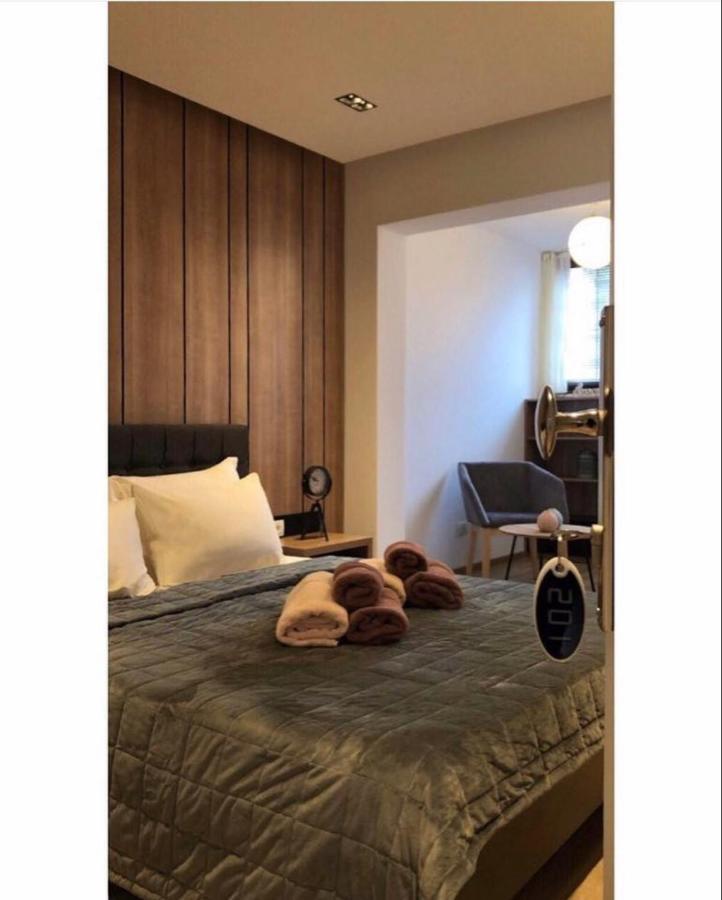 L'Hotel Prizren Esterno foto