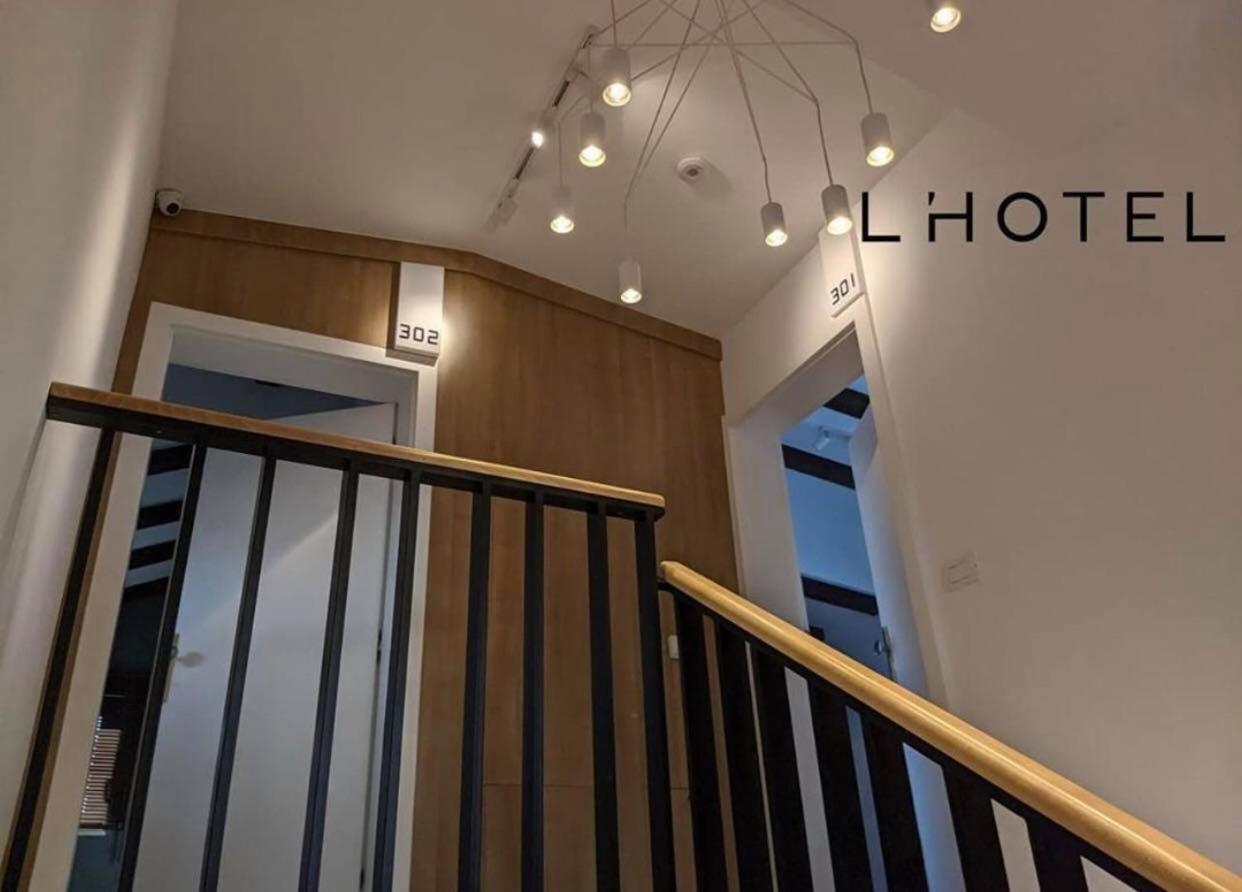 L'Hotel Prizren Esterno foto