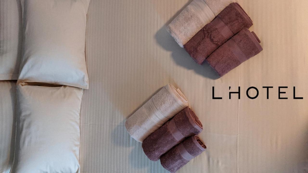 L'Hotel Prizren Esterno foto