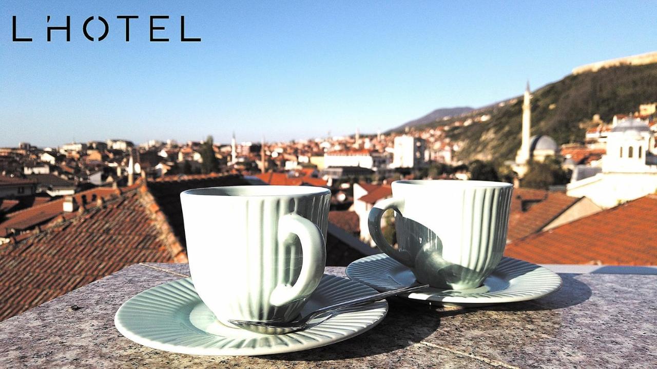 L'Hotel Prizren Esterno foto